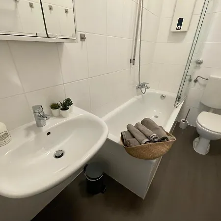 Design Apt. Messe•hbf•uniklinik Perfekt Fur 3 Appartamento *